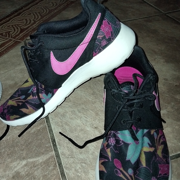 NIKE - Picture 7 of 8